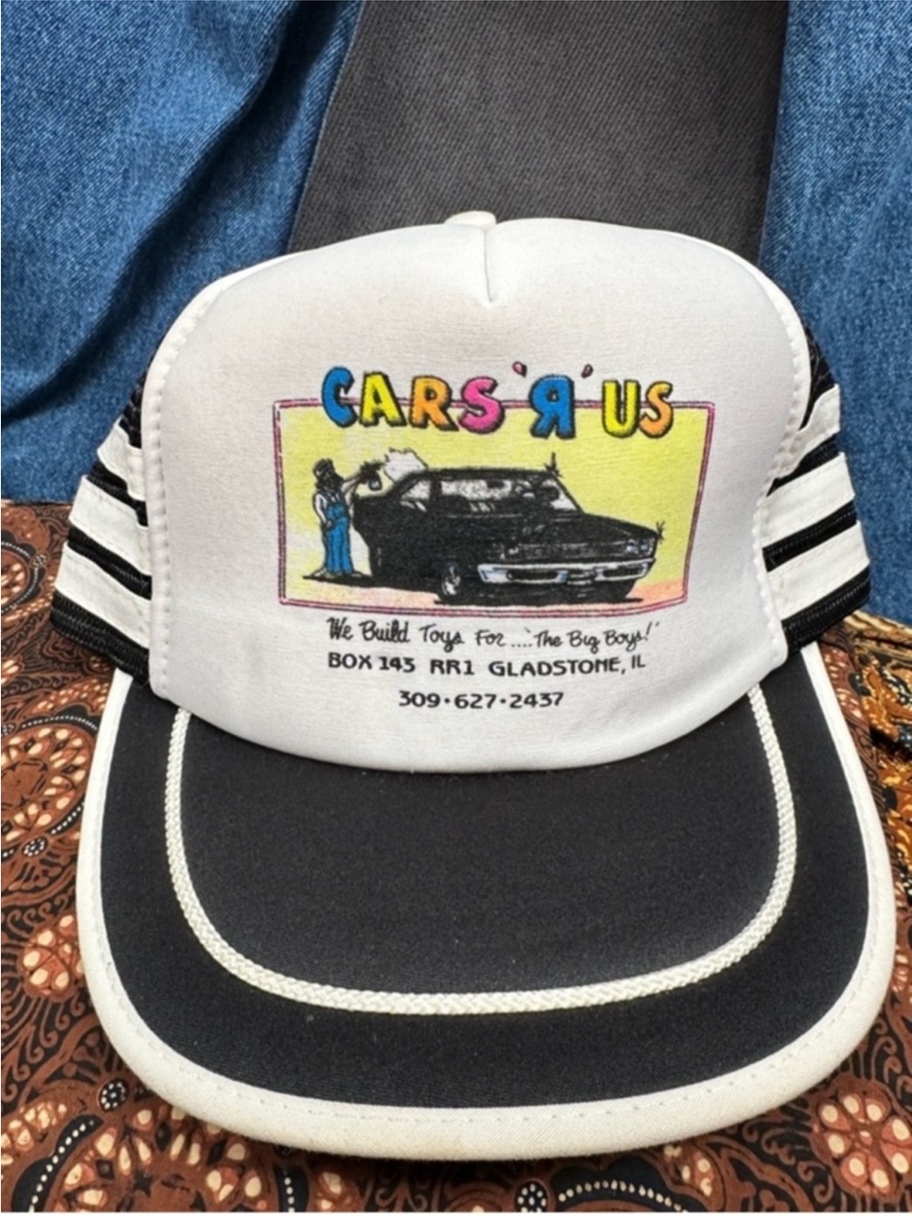 Vintage 3 stripe Cars ‘r’ us trucker hat black & white mesh